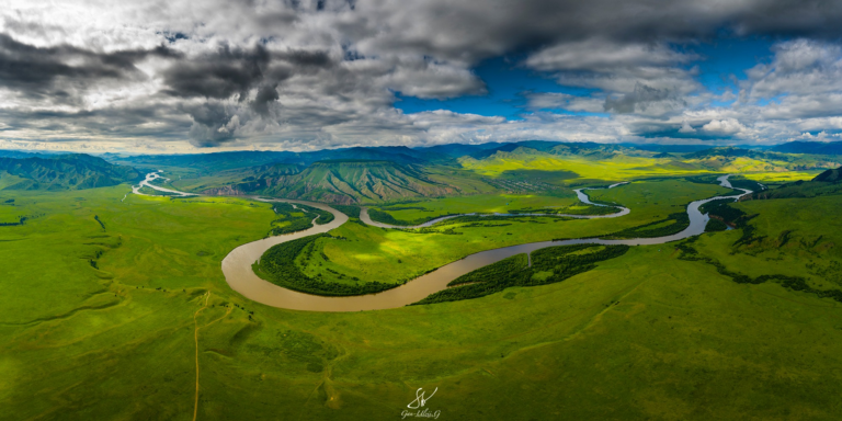 Mongolian Rivers and Lakes: Exploring Waterfront Traditions